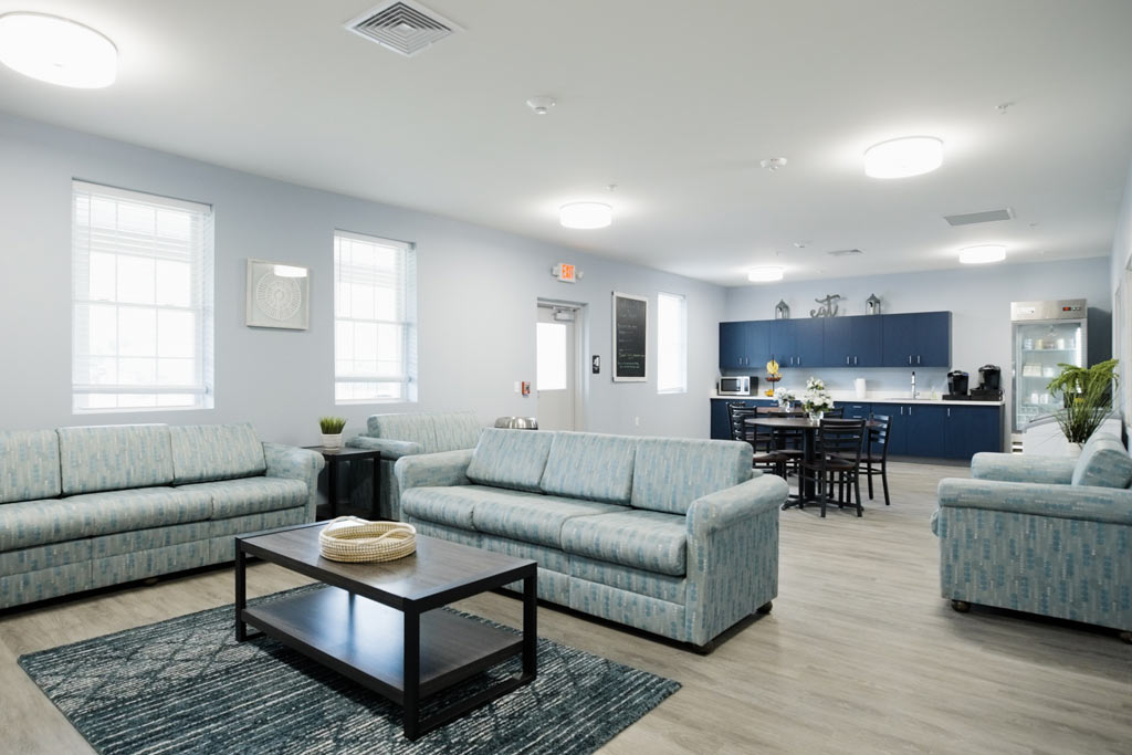 Break room and kitchen area at STR Behavioral Health Silver Pines, a residential treatment center for addiction and mental health disorders.