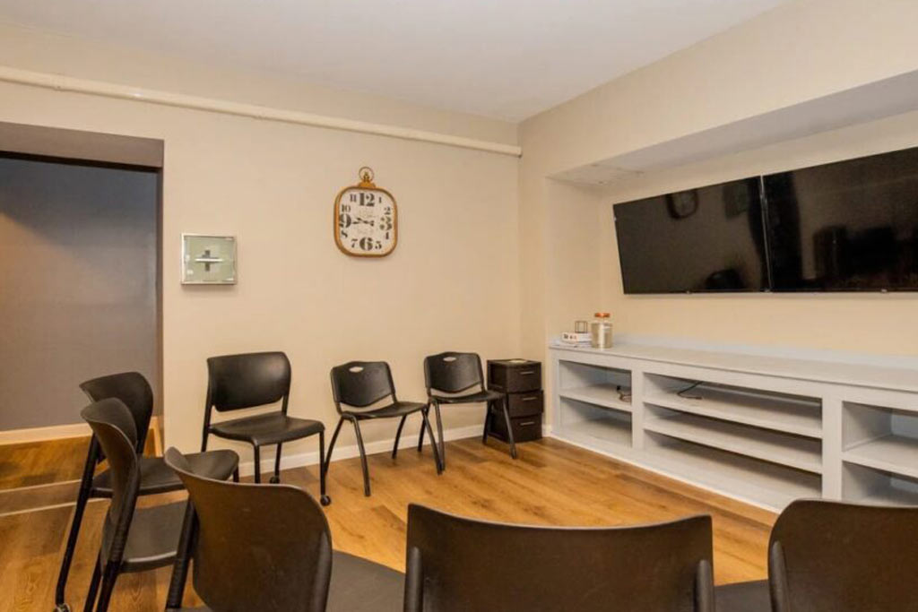 Group therapy room at Silver Pines detox and residential treatment center for addiction and mental health disorders.