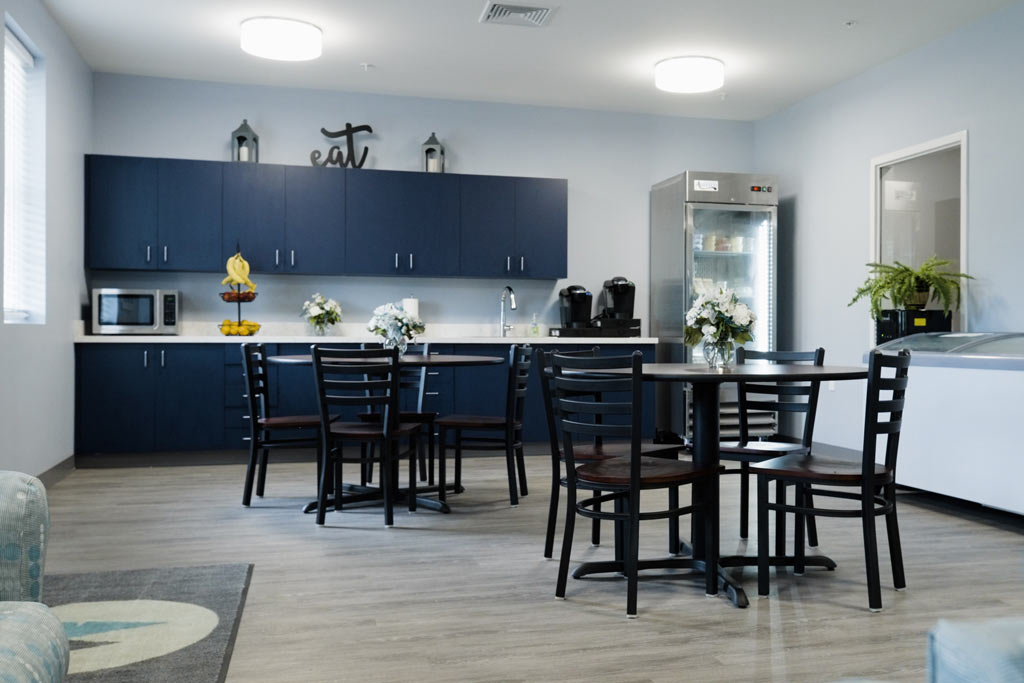 Kitchen and dining area at STR Behavioral Health Silver Pines, a detox and residential treatment center for addiction and mental health