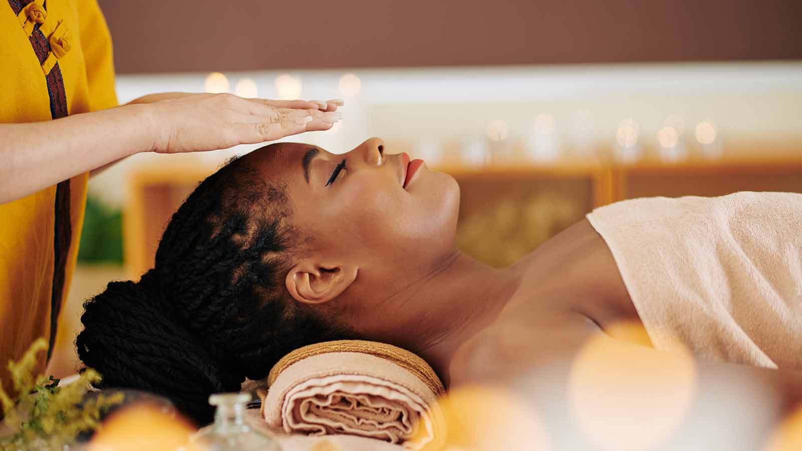 woman-getting-reiki